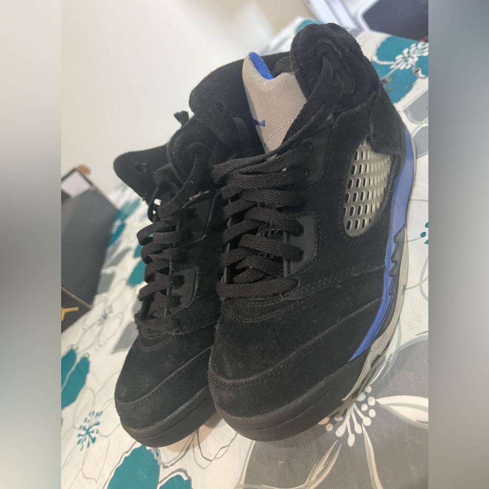 Used like new Jordan 5s size 1